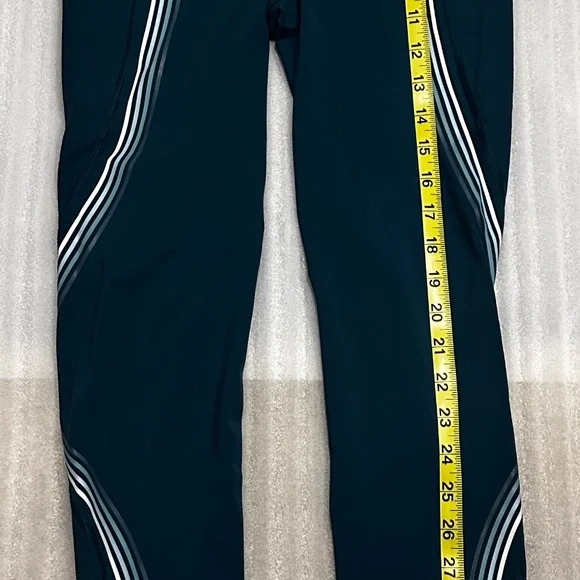 Like NEW - Lululemon High Rise Leggings - Picture 2 of 14